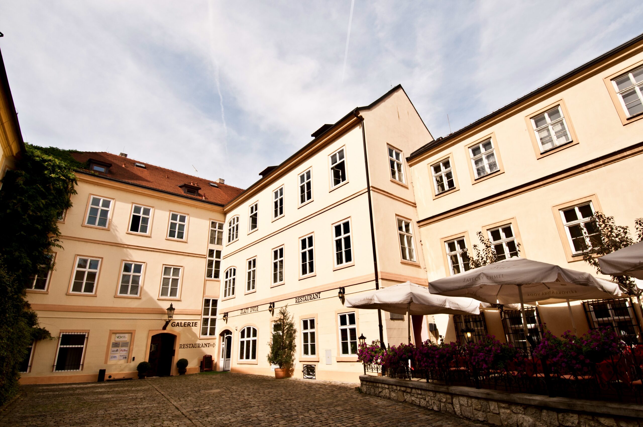 Nádvoří domu Husova 9